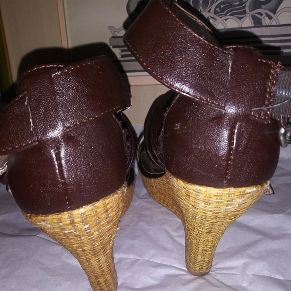 Heels - Picture 3 of 3